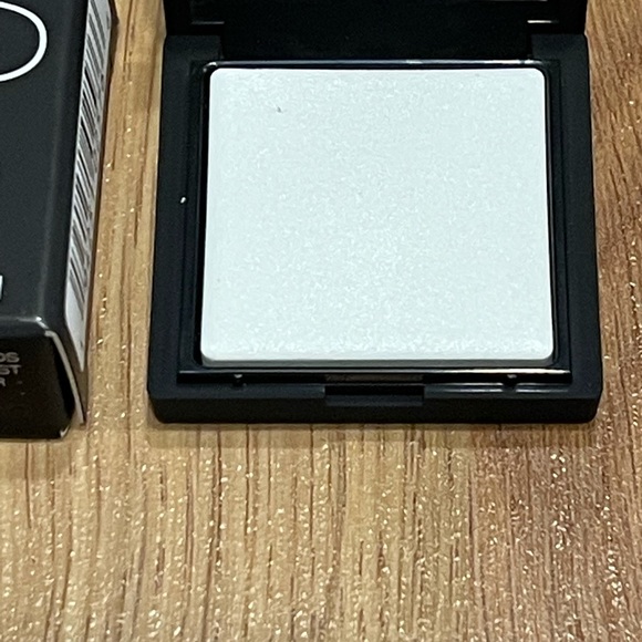 5 for $25 item 🌺 Mini Nars Light Reflecting Setting Powder Translucent Crystal - Picture 3 of 5